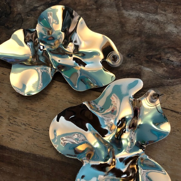 Extra large Gold Statement earrings. Abstract Modern frozen in time liquid gold - Picture 3 of 5